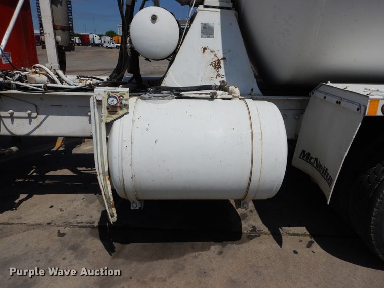 image for item HS9555 2000 Peterbilt 357  ready mix truck