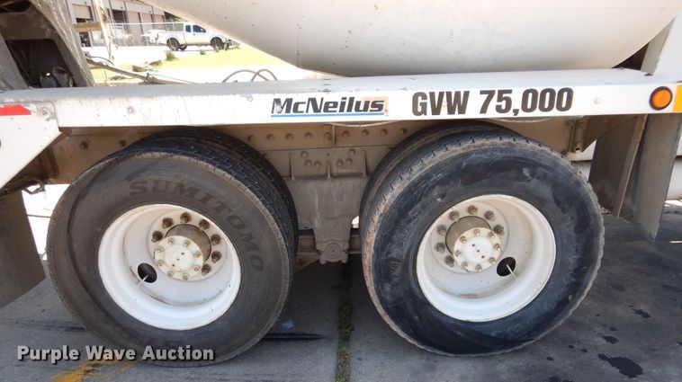 image for item HS9555 2000 Peterbilt 357  ready mix truck