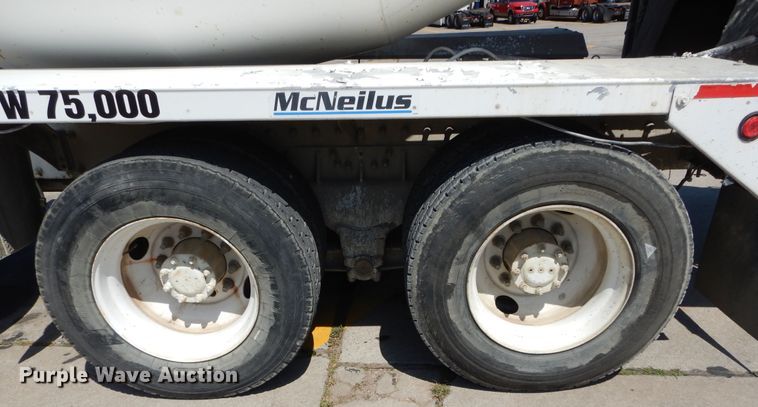 image for item HS9555 2000 Peterbilt 357  ready mix truck