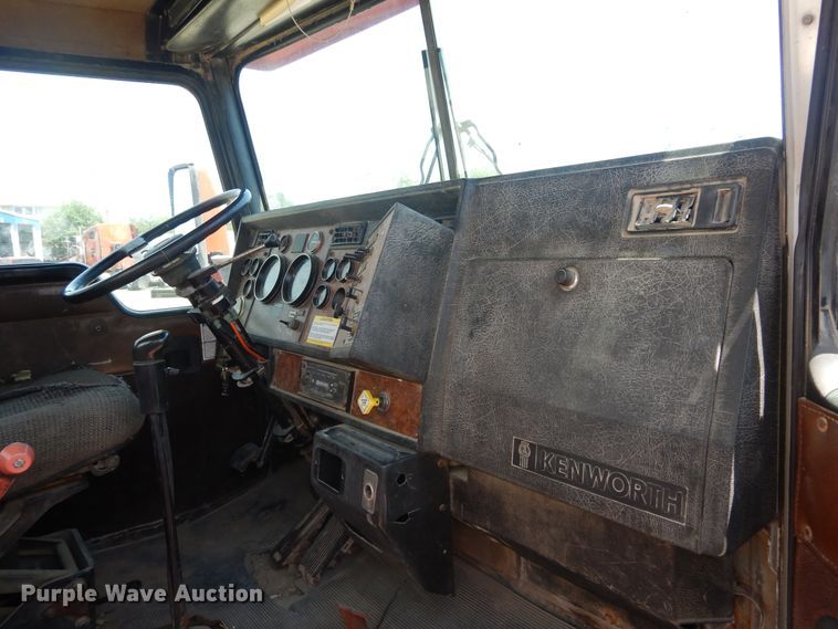 image for item HS9556 2000 Kenworth W900  ready mix truck