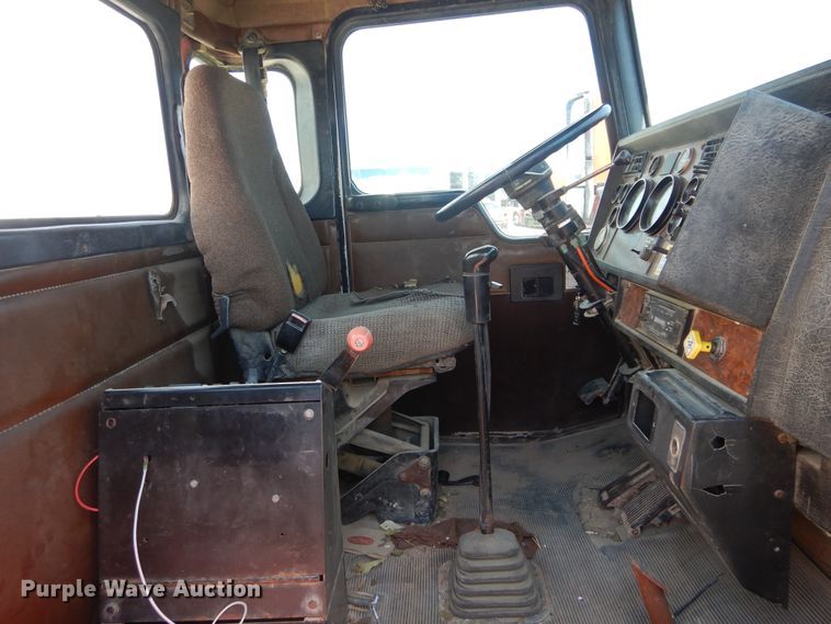 image for item HS9556 2000 Kenworth W900  ready mix truck