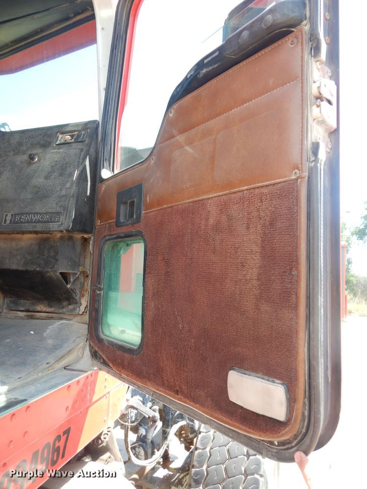 image for item HS9556 2000 Kenworth W900  ready mix truck