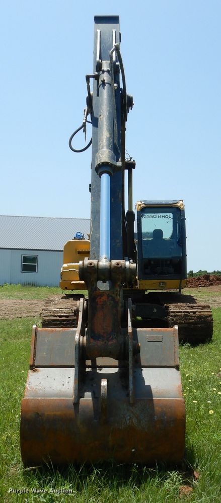 image for item HS9577 2011 John Deere 200D LC  excavator