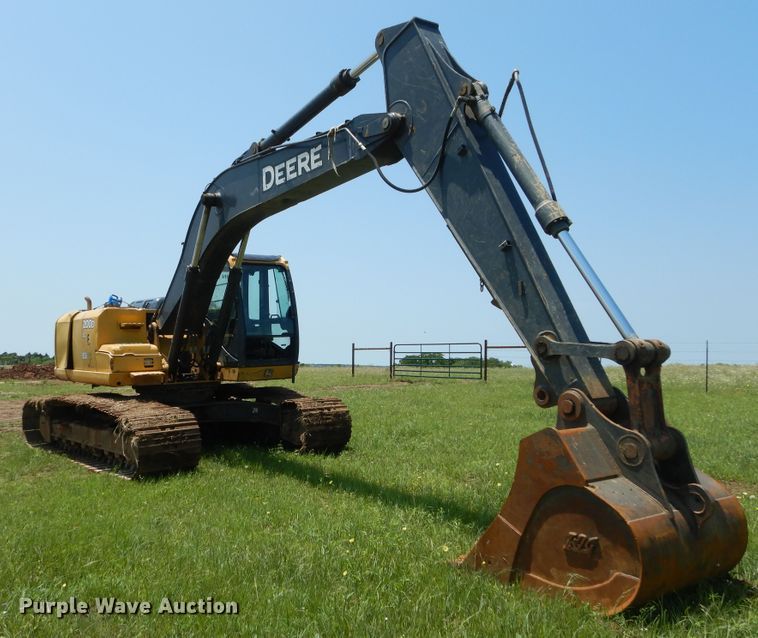 image for item HS9577 2011 John Deere 200D LC  excavator