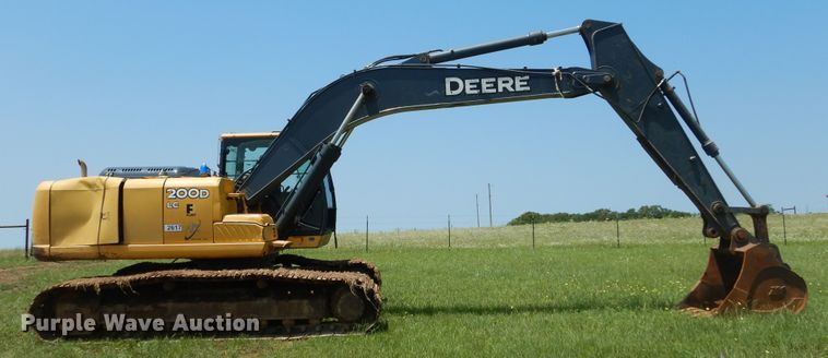 image for item HS9577 2011 John Deere 200D LC  excavator