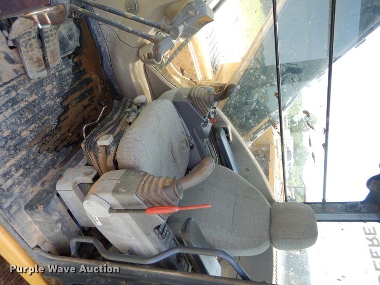 image for item HS9577 2011 John Deere 200D LC  excavator