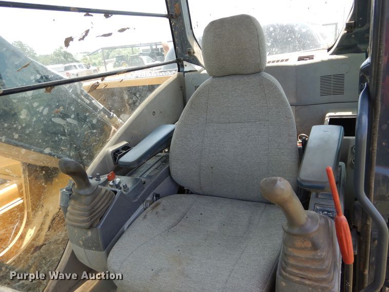 image for item HS9577 2011 John Deere 200D LC  excavator