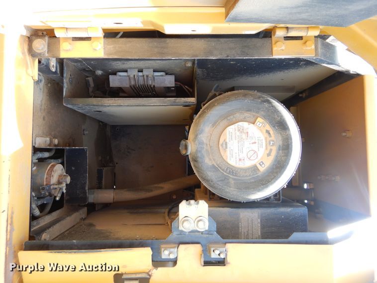 image for item HS9577 2011 John Deere 200D LC  excavator