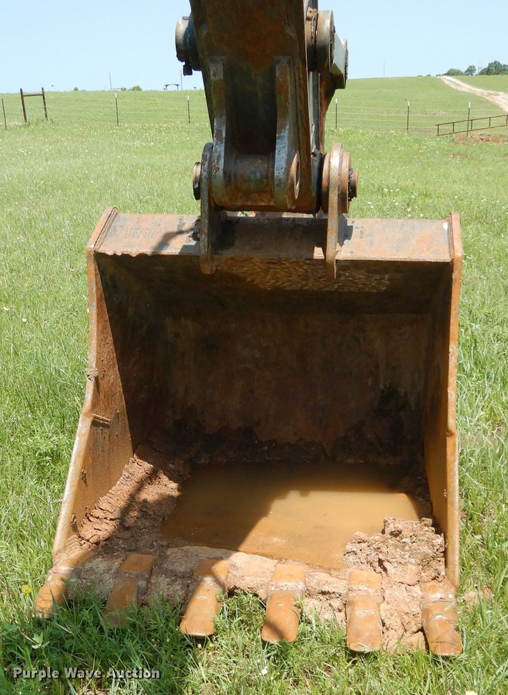 image for item HS9577 2011 John Deere 200D LC  excavator