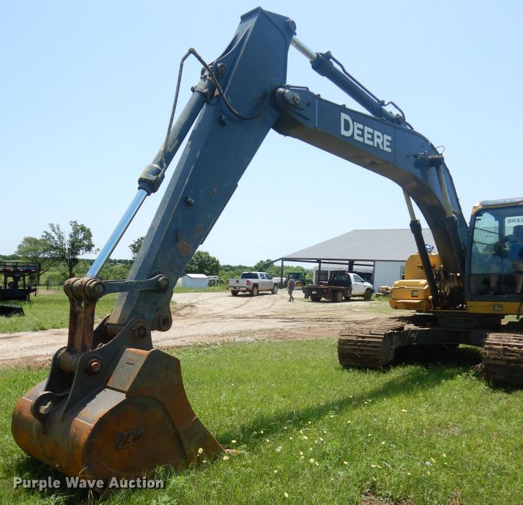 image for item HS9577 2011 John Deere 200D LC  excavator