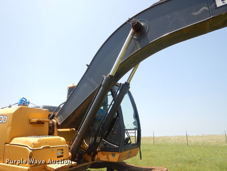 image for item HS9577 2011 John Deere 200D LC  excavator