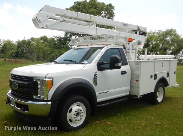 image for item HS9578 2017 Ford F550 Super Duty  bucket truck