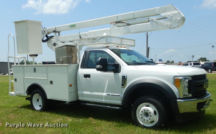 image for item HS9578 2017 Ford F550 Super Duty  bucket truck