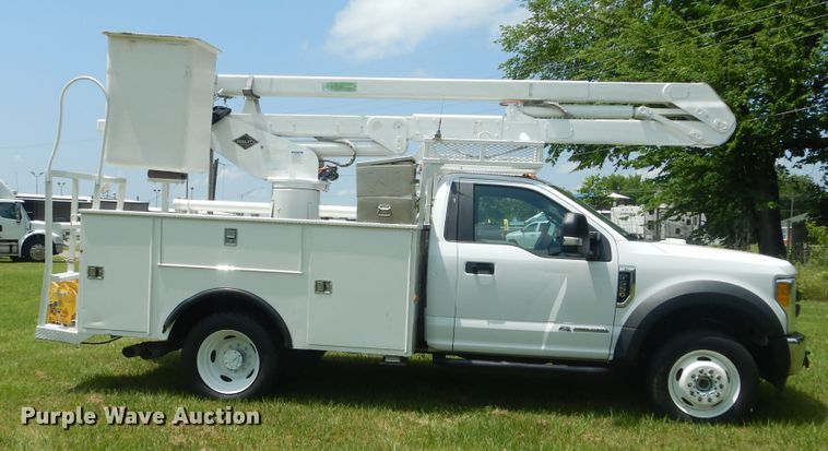 image for item HS9578 2017 Ford F550 Super Duty  bucket truck