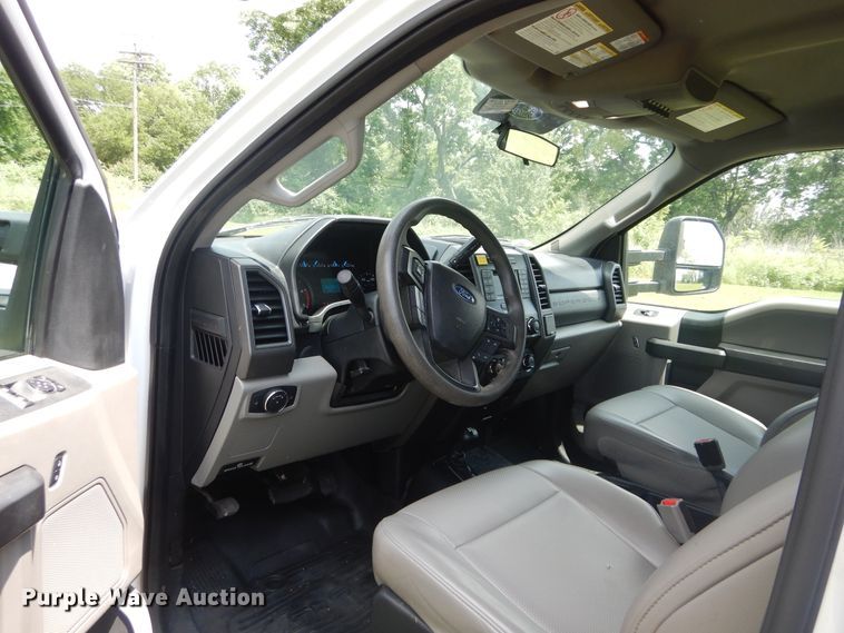 image for item HS9578 2017 Ford F550 Super Duty  bucket truck