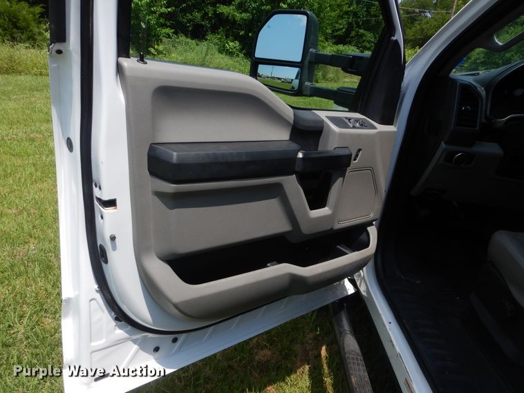 image for item HS9578 2017 Ford F550 Super Duty  bucket truck