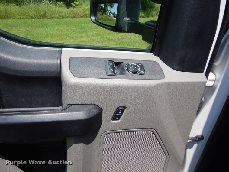 image for item HS9578 2017 Ford F550 Super Duty  bucket truck