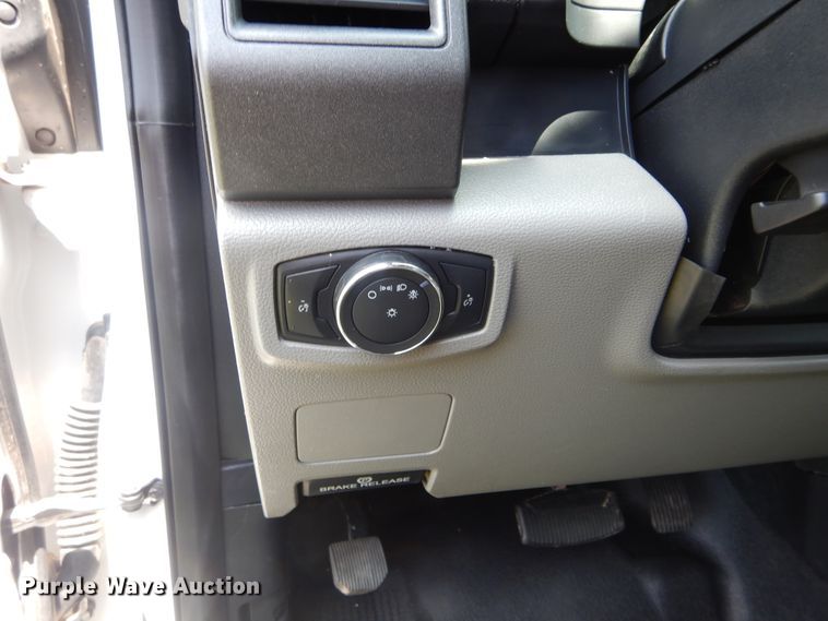 image for item HS9578 2017 Ford F550 Super Duty  bucket truck