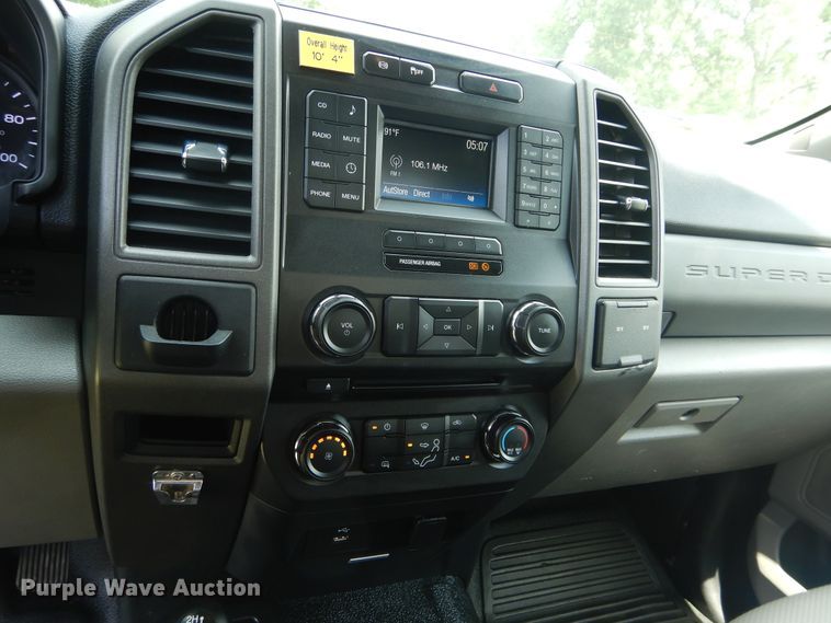 image for item HS9578 2017 Ford F550 Super Duty  bucket truck