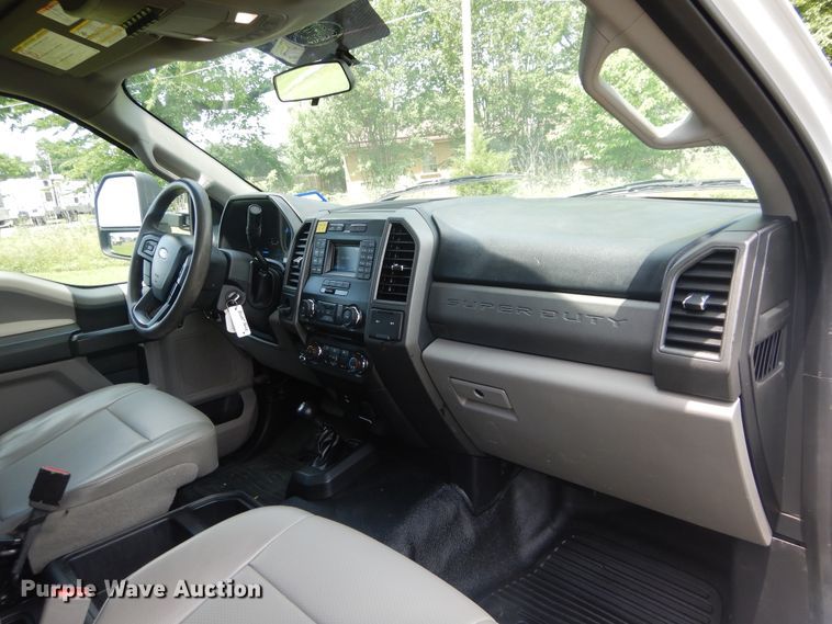 image for item HS9578 2017 Ford F550 Super Duty  bucket truck