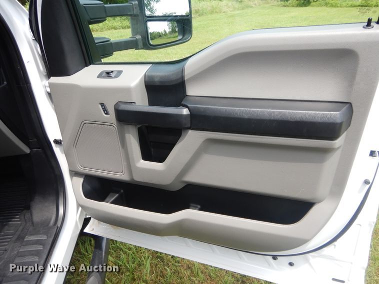 image for item HS9578 2017 Ford F550 Super Duty  bucket truck