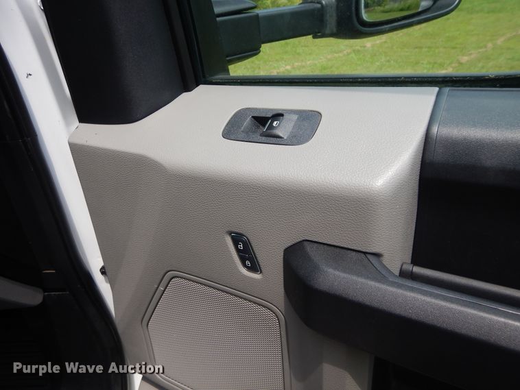 image for item HS9578 2017 Ford F550 Super Duty  bucket truck