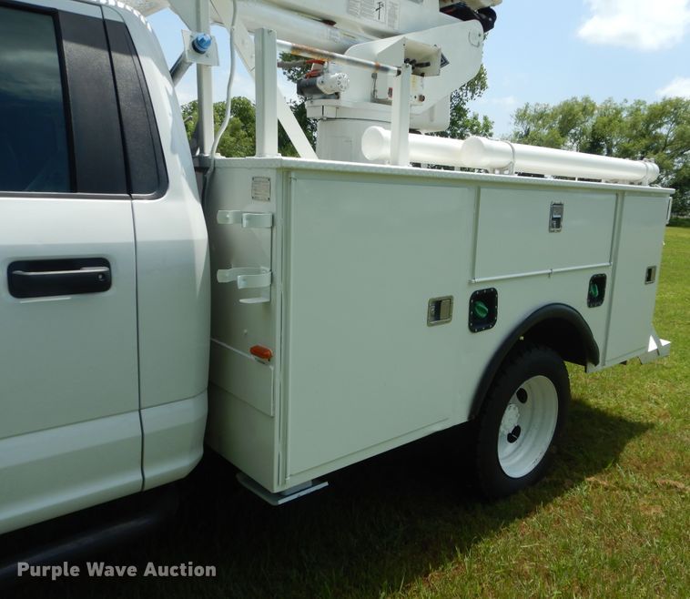 image for item HS9578 2017 Ford F550 Super Duty  bucket truck