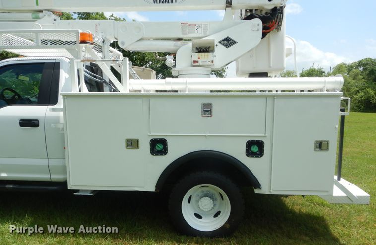 image for item HS9578 2017 Ford F550 Super Duty  bucket truck