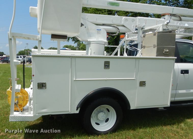 image for item HS9578 2017 Ford F550 Super Duty  bucket truck