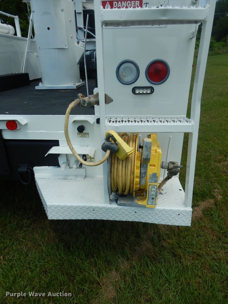 image for item HS9578 2017 Ford F550 Super Duty  bucket truck