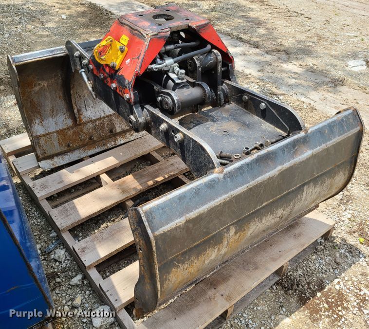 image for item K5909 Baker BDV100/421 crane grapple