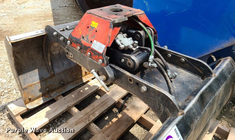 image for item K5909 Baker BDV100/421 crane grapple