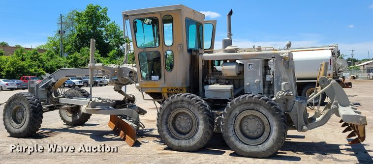 image for item K5941 1978 Caterpillar 140G  motor grader