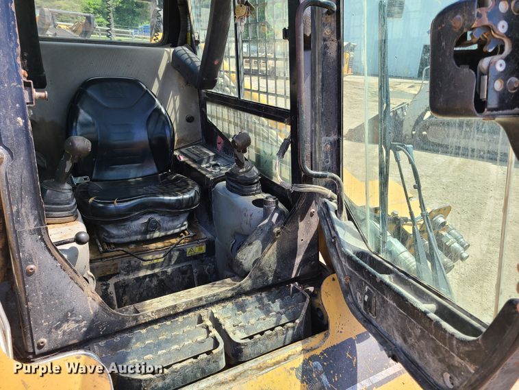 image for item K5951 2007 Caterpillar 268B  skid steer loader