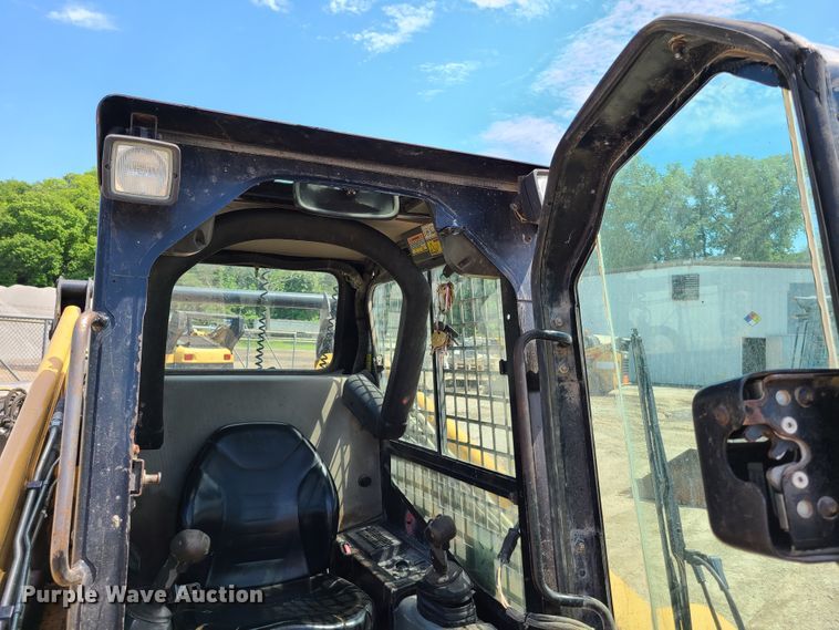 image for item K5951 2007 Caterpillar 268B  skid steer loader