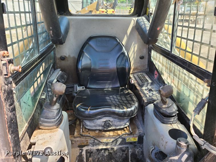 image for item K5951 2007 Caterpillar 268B  skid steer loader