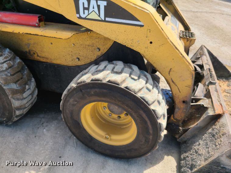 image for item K5951 2007 Caterpillar 268B  skid steer loader