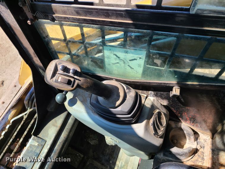 image for item K5952 2006 Caterpillar 268B  skid steer loader