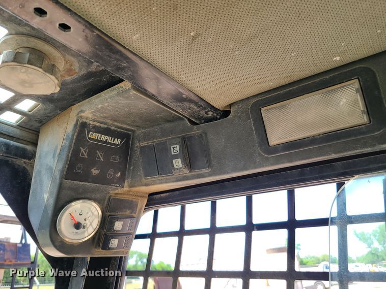 image for item K5952 2006 Caterpillar 268B  skid steer loader