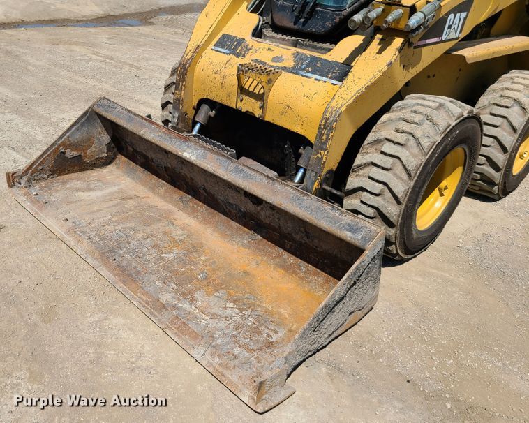 image for item K5952 2006 Caterpillar 268B  skid steer loader