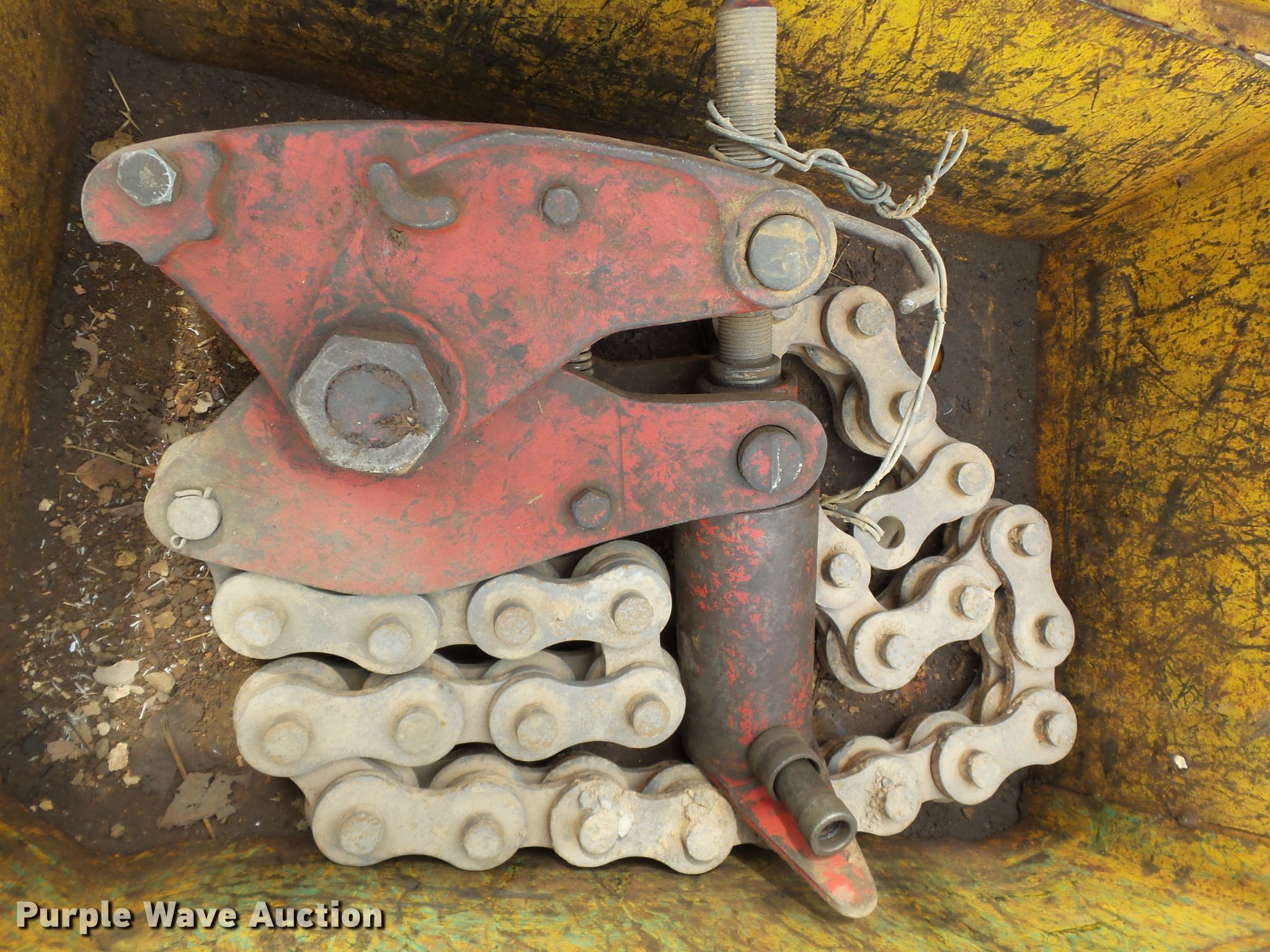 Hydraulic pipe cutter in Cape Girardeau, MO Item DH7988 sold Purple Wave