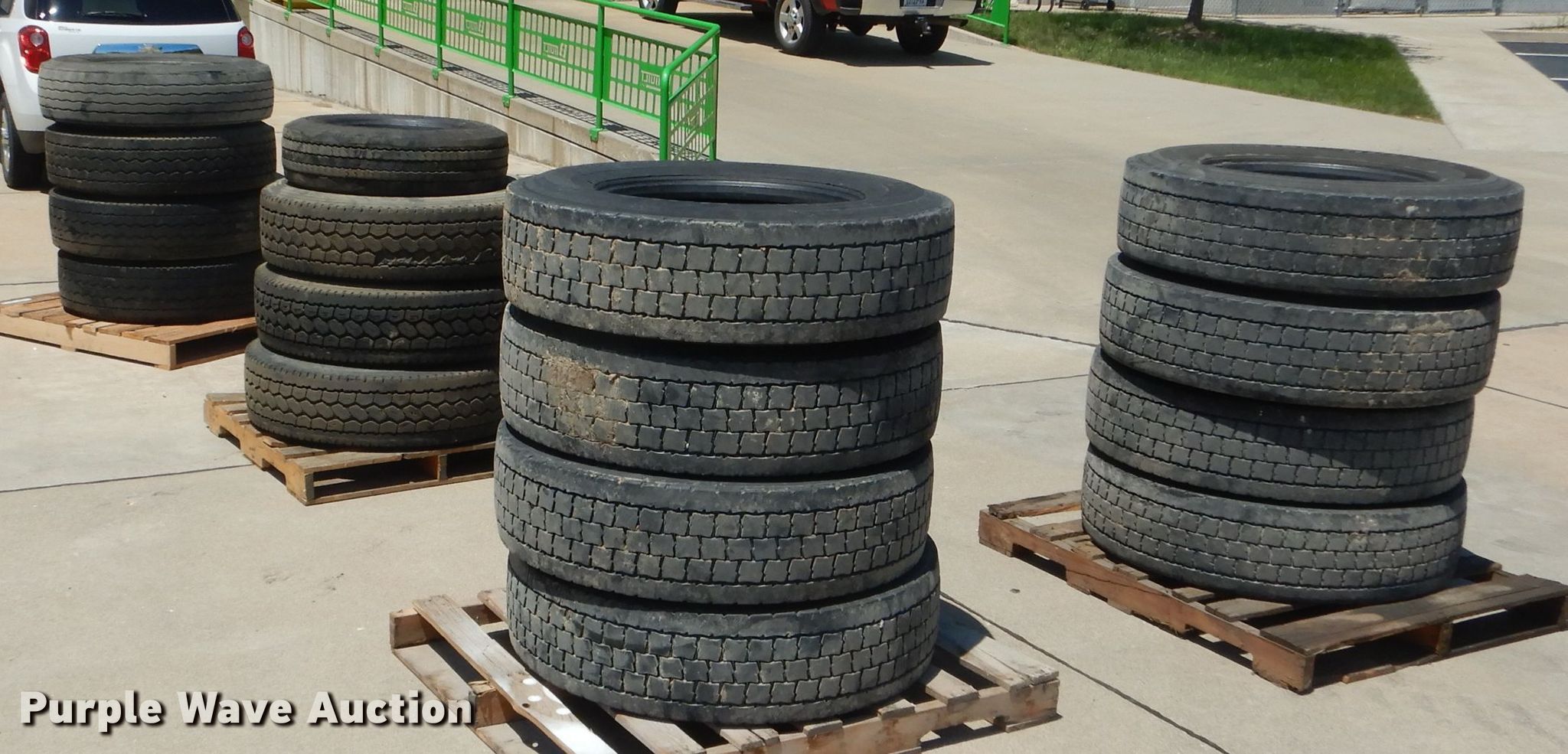 (16) tires in Jefferson City, MO Item HM9514 sold Purple Wave