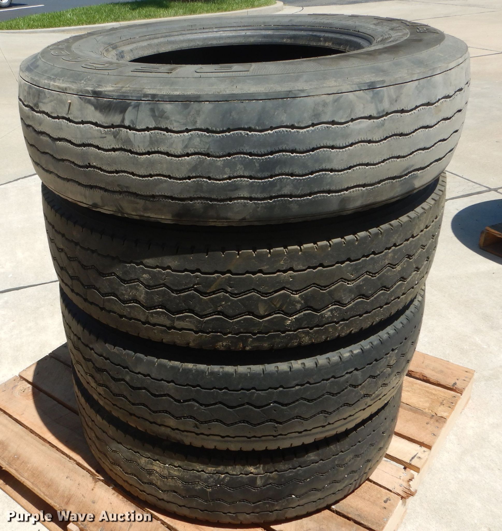(16) tires in Jefferson City, MO Item HM9514 sold Purple Wave