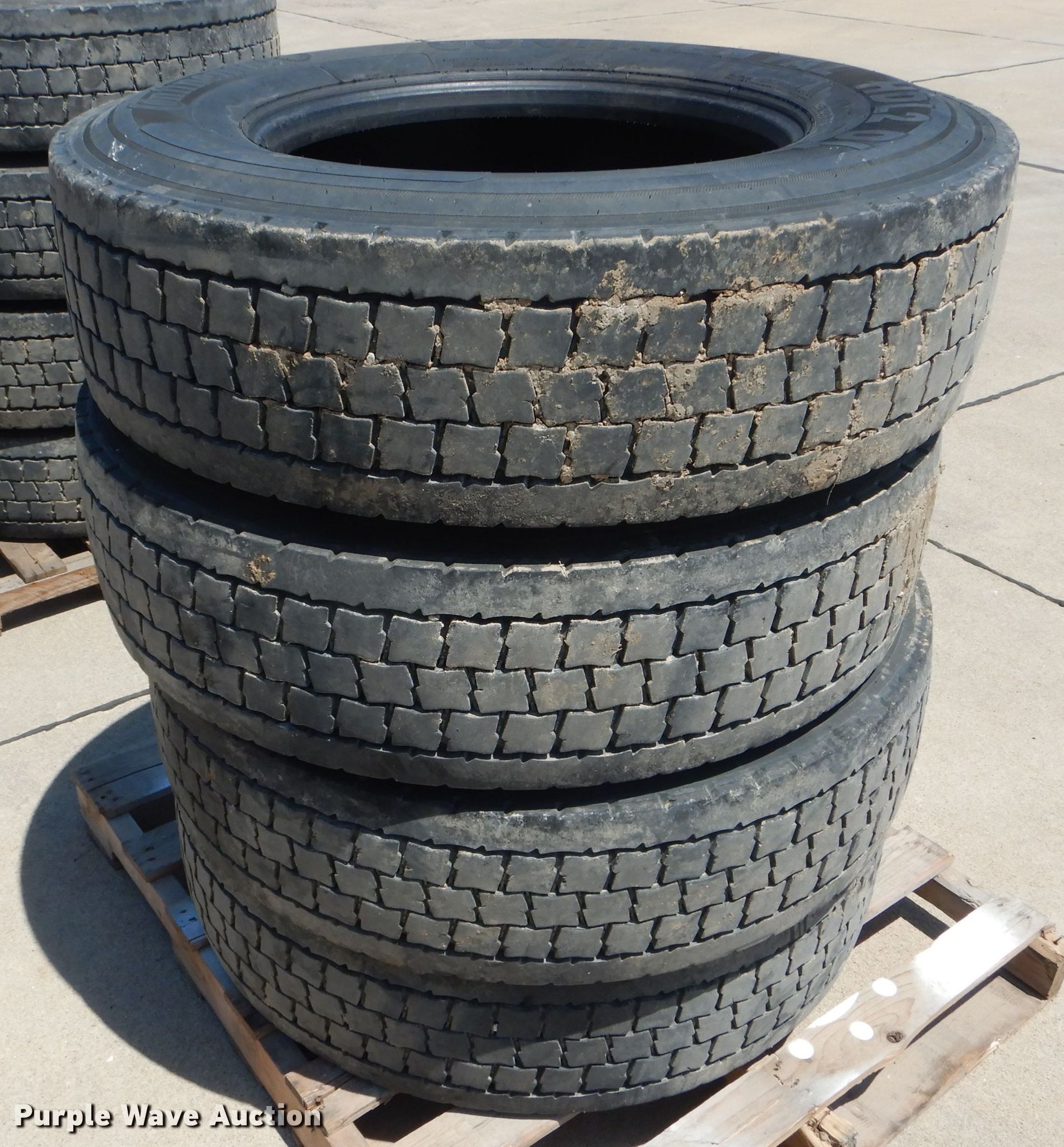(16) tires in Jefferson City, MO Item HM9514 sold Purple Wave