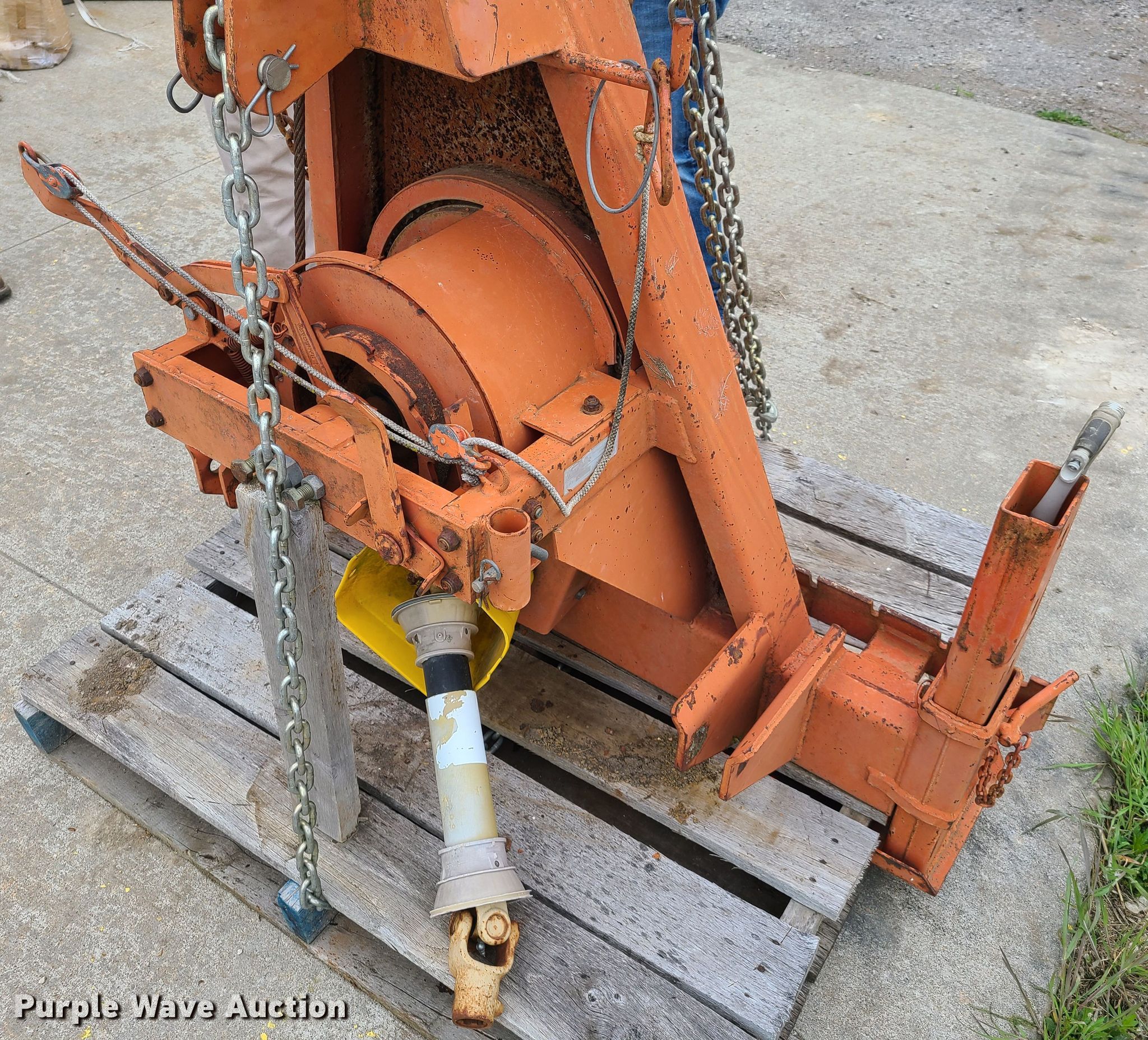 Fransgard V6000 logging winch in Richmond, MO Item K5880 sold Purple Wave
