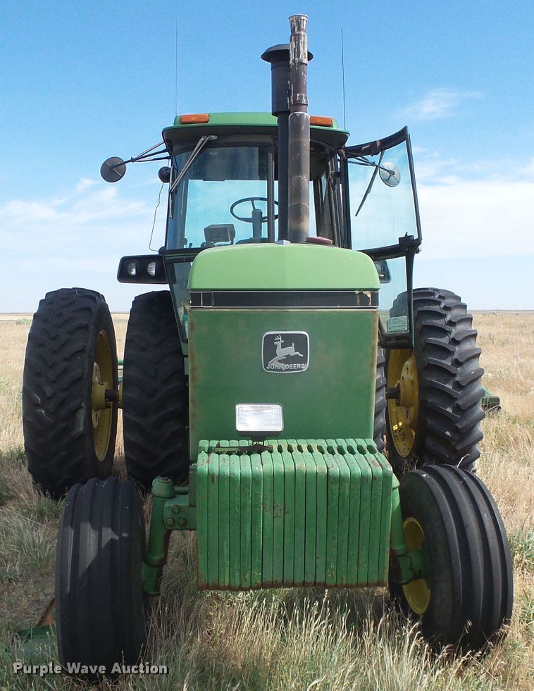 image for item DF8997 1981 John Deere 4640  tractor