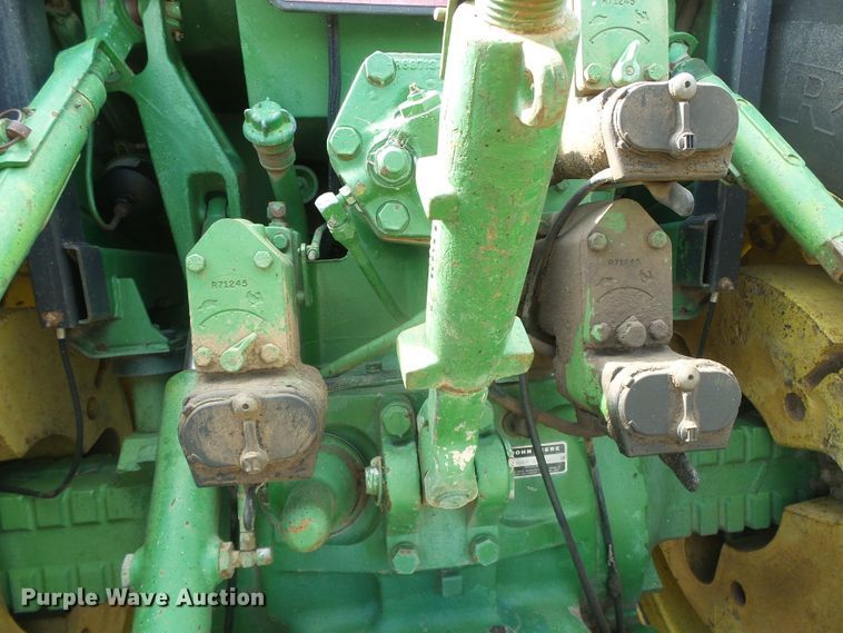 image for item DF8997 1981 John Deere 4640  tractor