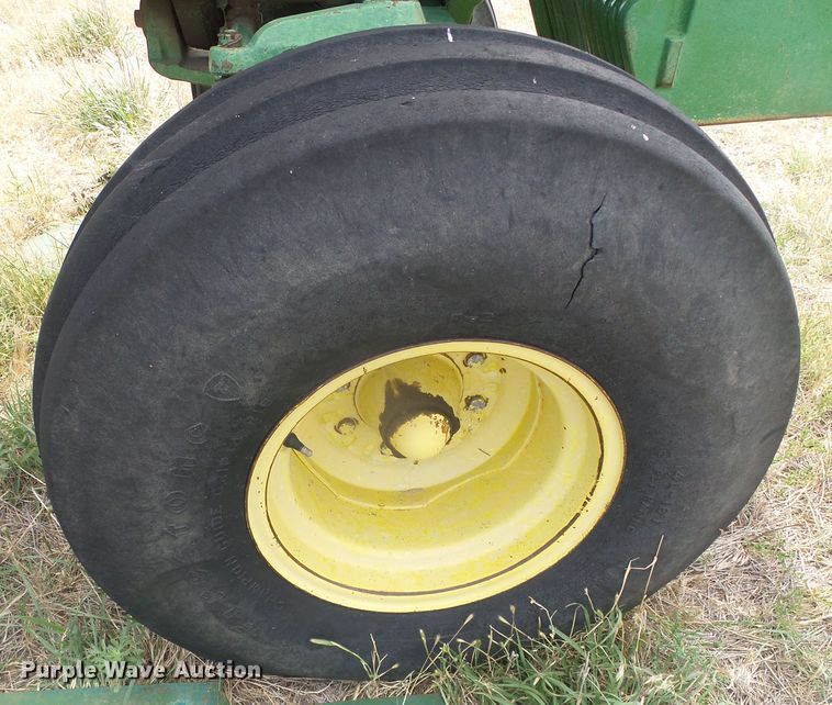 image for item DF8997 1981 John Deere 4640  tractor