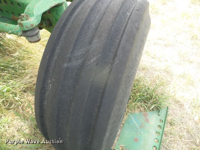 image for item DF8997 1981 John Deere 4640  tractor