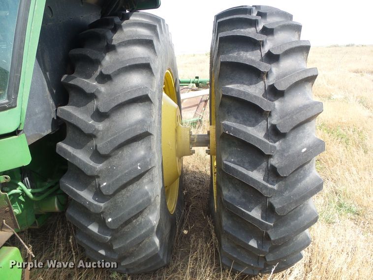 image for item DF8997 1981 John Deere 4640  tractor